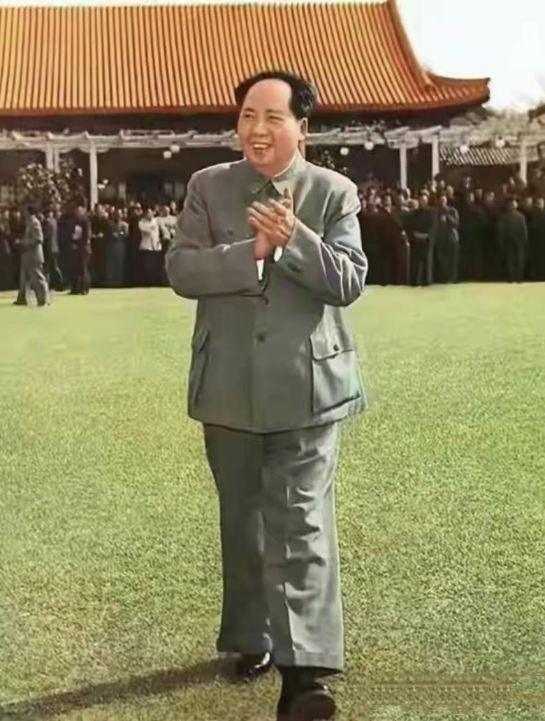 毛主席进中南海那天，穿着带补丁的衣服，心里装着全中国那天是1949年6月15