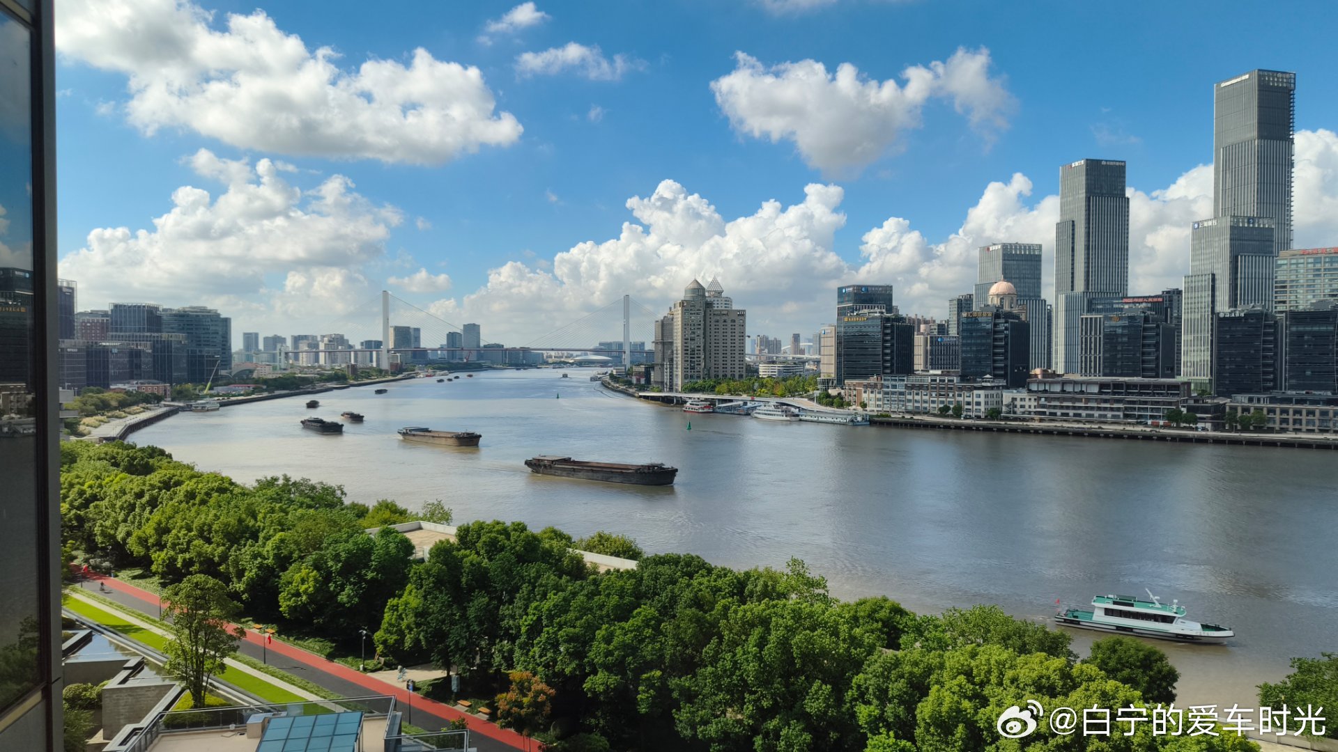 今天住了个无敌江景房，连马桶都是江景的那种！​​​
