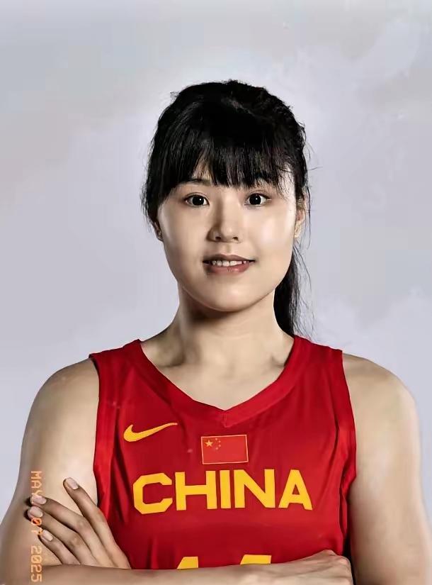 中国女篮备战2028洛杉矶奥运会，宫鲁鸣带队，五个厉害的球员挑大梁。韩旭两米多高
