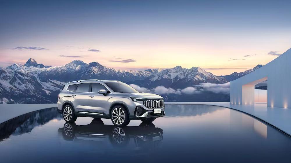 【提供5/6/7座布局，第三代豪越L外观内饰曝光】近日，吉利汽车曝光了第三代豪越