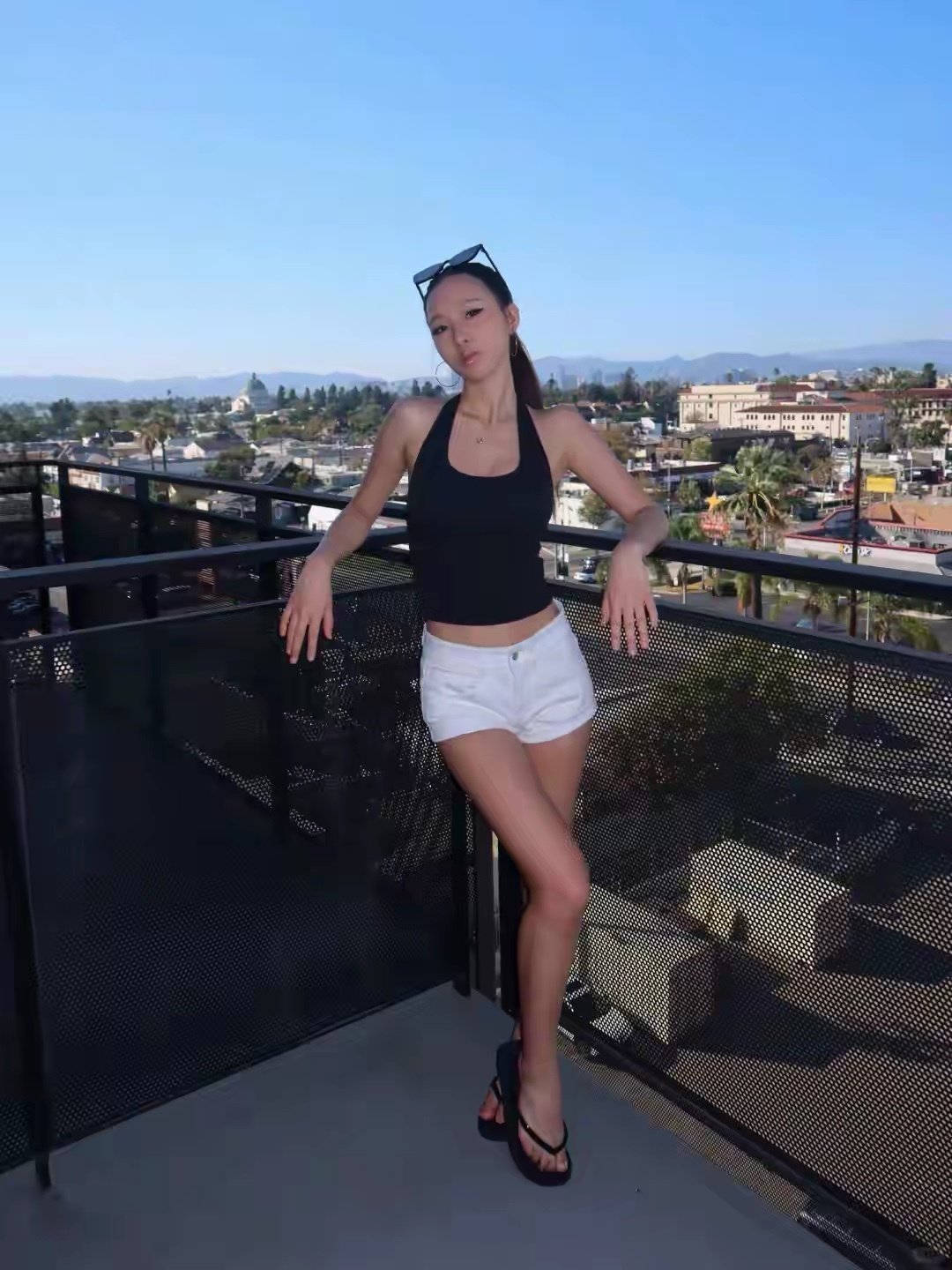 小S大女儿近照曝光！身材高挑皮肤黝黑，五官精致与姨妈大S好像。​