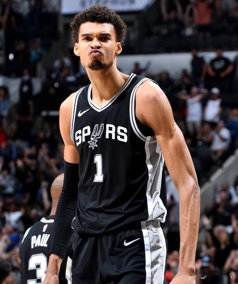 已经很明显了！马刺阵容打法克制雷霆！第一，雷霆的首发双塔面对马刺一大四小，哈