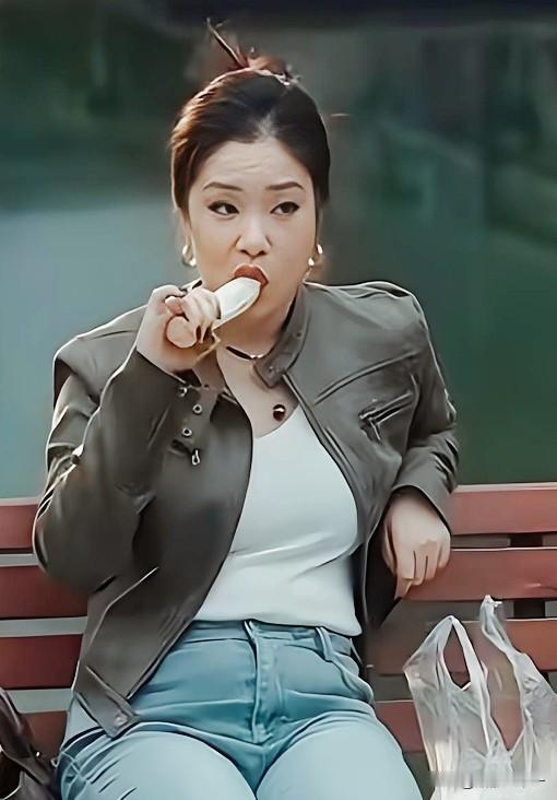 大家有没有觉得，就《四喜》演大倪这演员王菊，就无论她在剧中因为身材赘肉穿