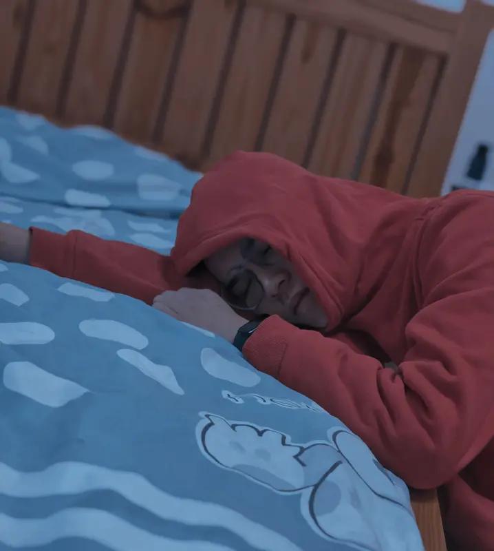 当代人的睡眠真是个大问题。《2022中国国民健康睡眠白皮书》显示，近3/4的人曾