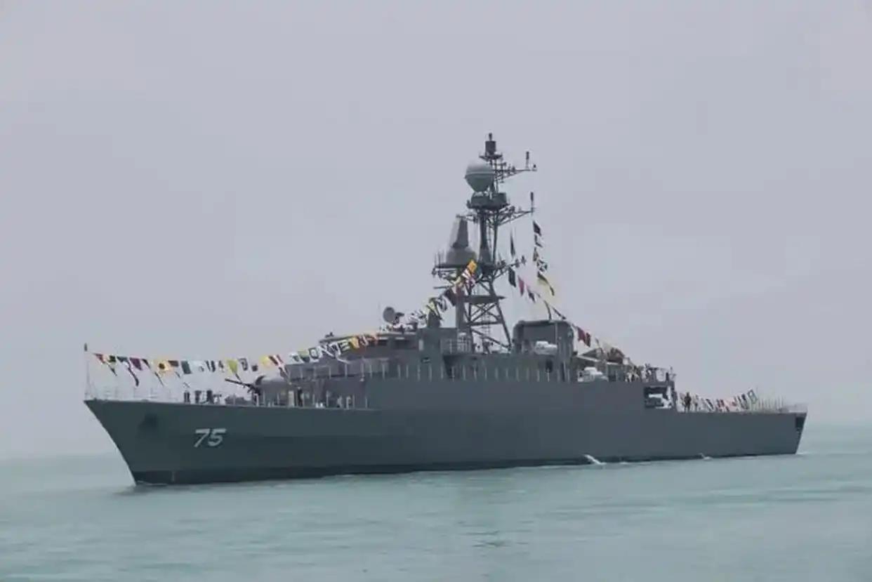 伊朗这次损失有点大！3月4日，据路透社的消息称，伊朗海军“艾瑞斯·迪纳”号护卫