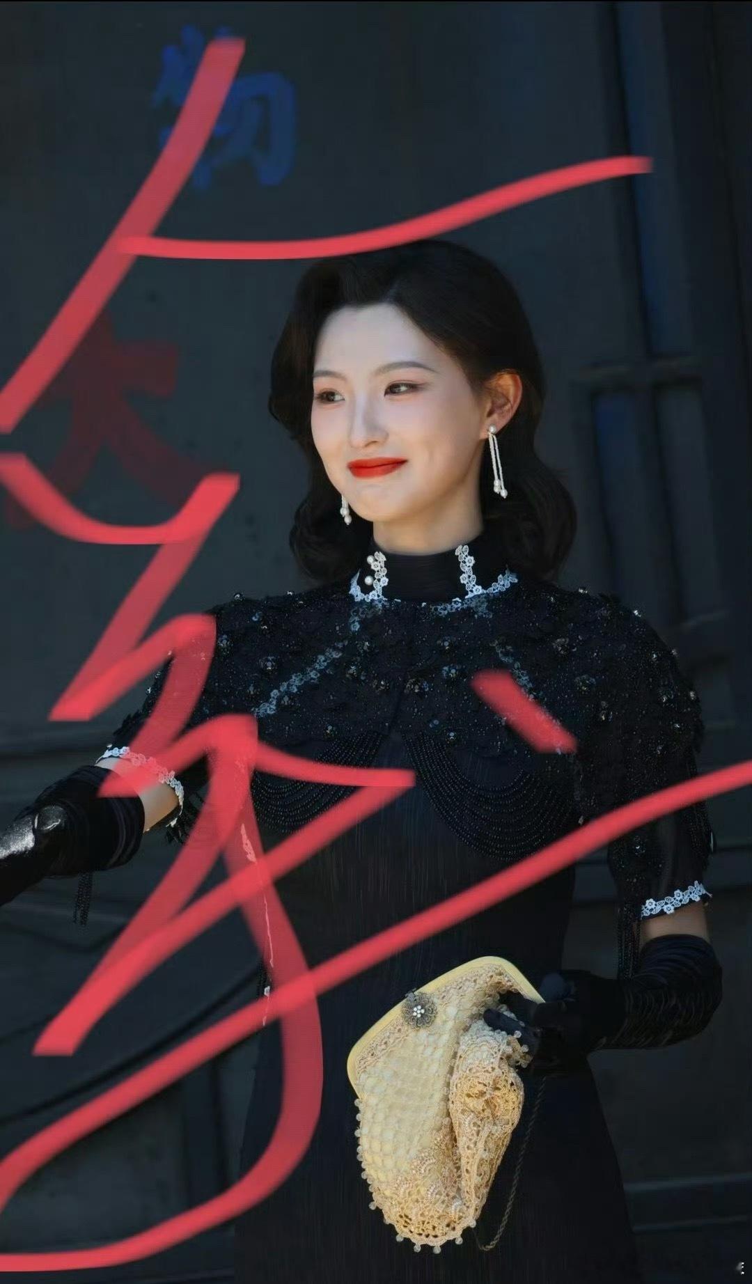 《这一秒》路透里的这个糊花很有民国美人气质，王楚然很漂亮，但她长得非常洋气，很现