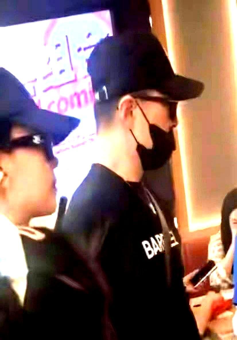 前妻刚嘲讽完“搭伙过日子”，汪峰扭头就带6个娃杀到三亚，这记耳光，隔着屏幕你都觉