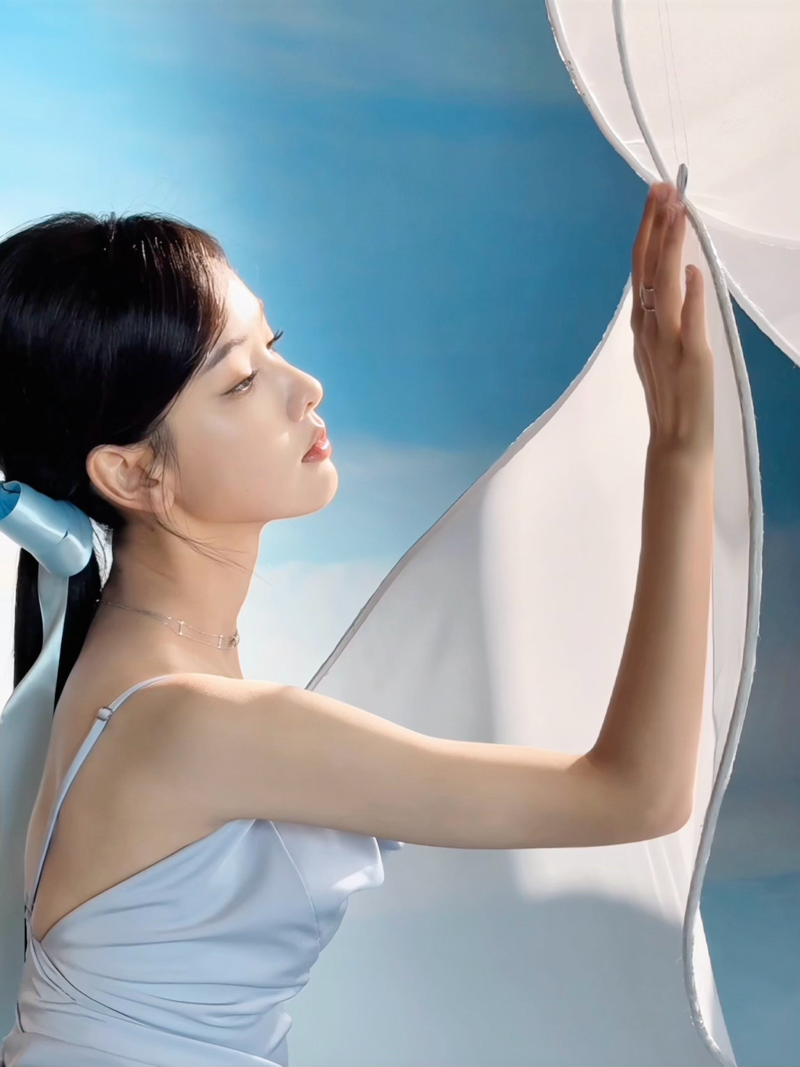 陈都灵明明是超有“氧气”感的一套look，但看完，还是有点被美到“缺氧