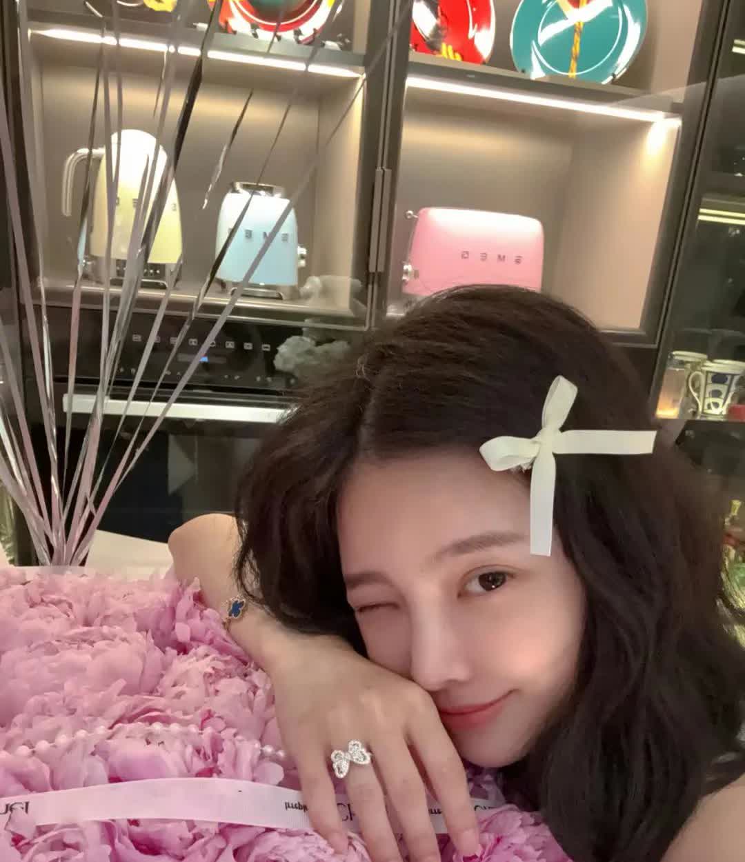 杜淳真的是把媳妇养成了女儿啊！​​​谁能看出来他媳妇快40了啊，不知道的以