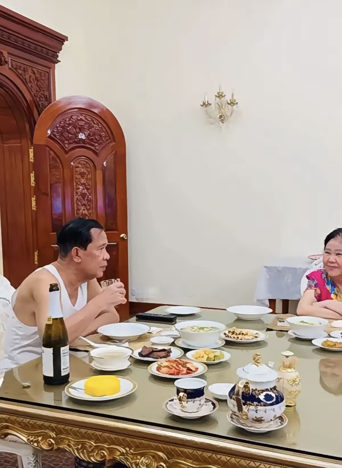 洪森真不简单，坑完人就溜了这事儿太刺激了！洪森竟然暗地里