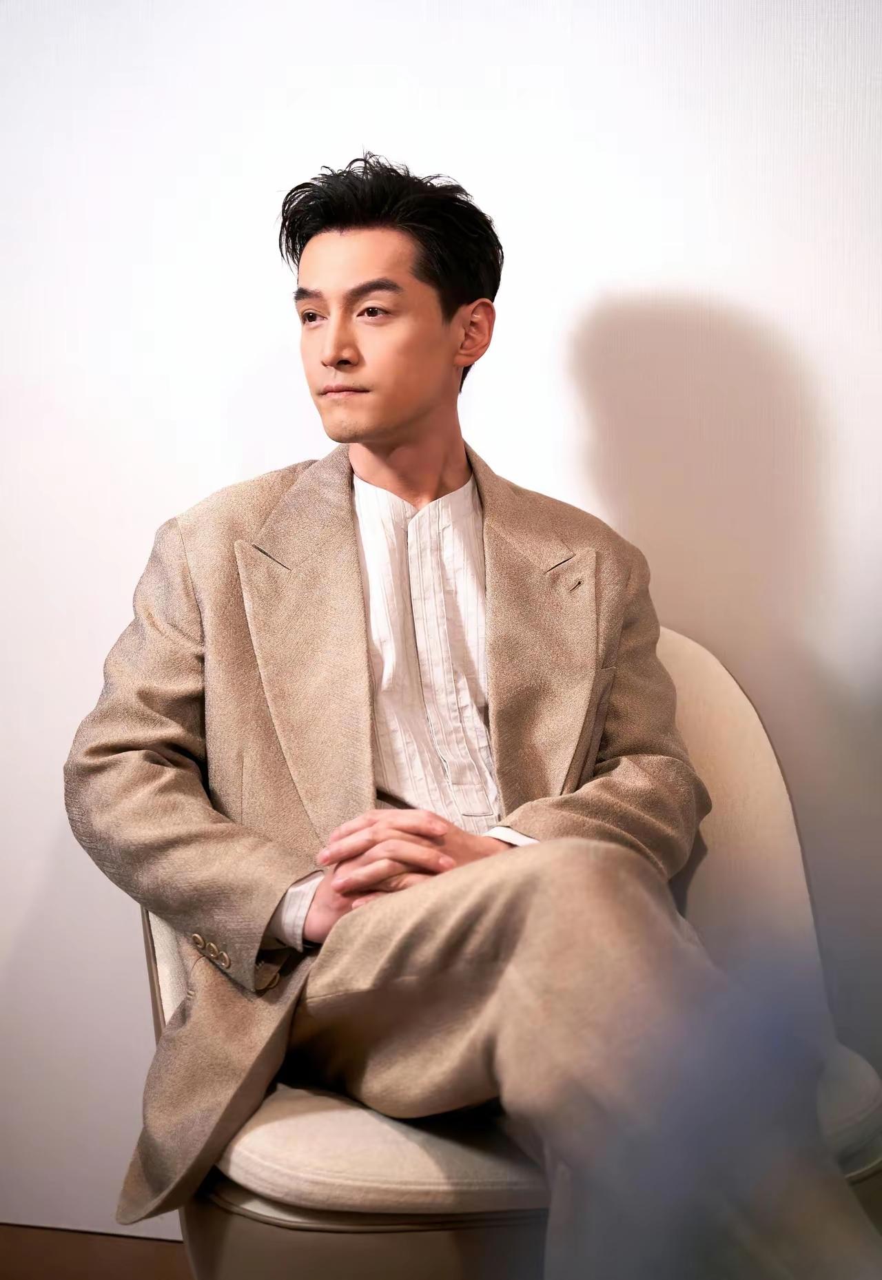 胡歌娶黄曦宁这事儿，网上猜了大半年，最近总算有了些靠谱的说法。有人说跟他妈