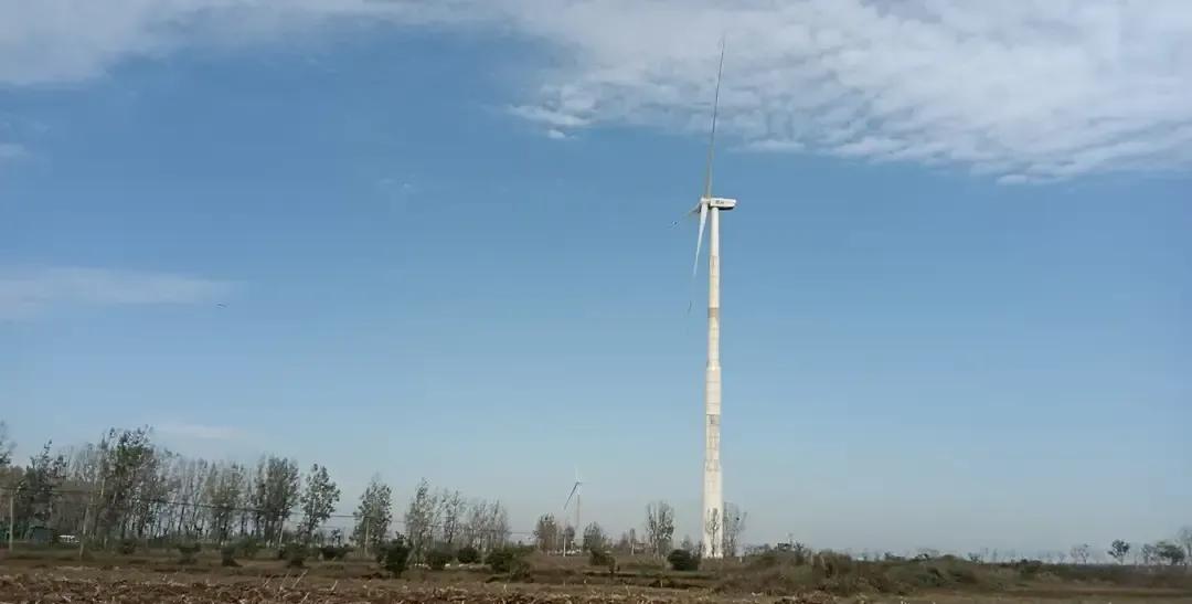 寒衣节一早，男子独自开车从市区出发，直奔南阳唐河县马振抚镇。大学同学十年前因病