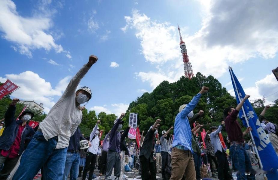 继新加坡、马来西亚那边的杂音后，居然有美国华人跳出来说怪话：中国人别太自以为是，