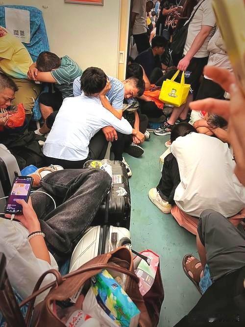 2009年我正式踏上旅途，去1300公里外的内蒙古上学。寒假回家时，因为是绿皮