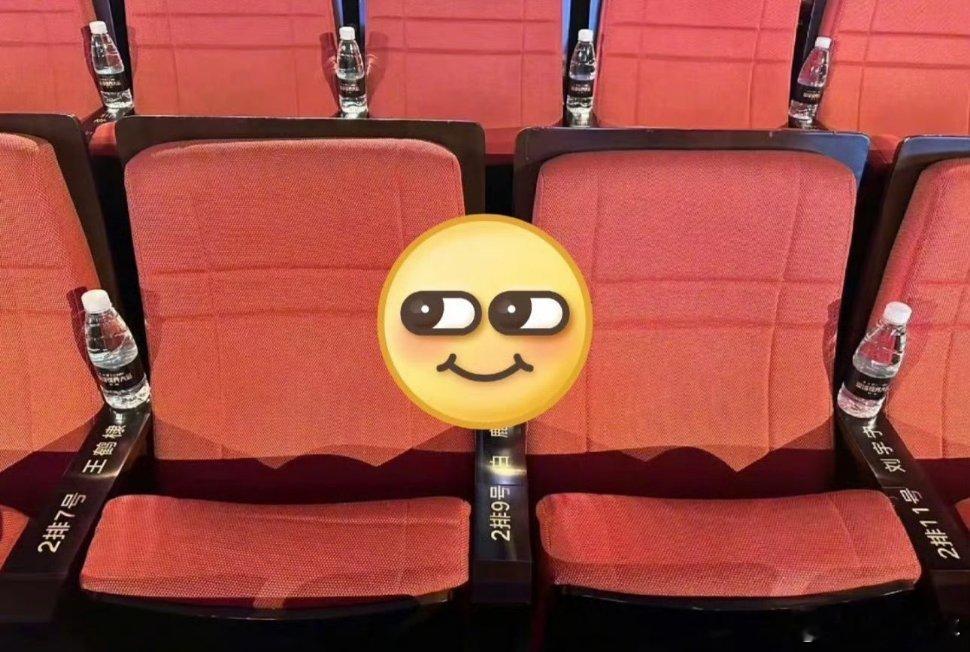 王鹤棣白鹿刘宇宁并排坐王鹤棣、白鹿、刘宇宁并排坐，这画面太有看点！棣棣的帅气、白