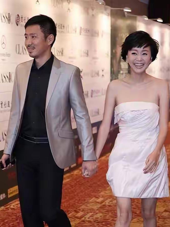 演员王一楠说：“高鑫是个蔫脾气的人，平时在家不怎么说话，可吵架需要对手，所以，我