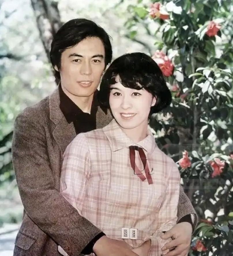 八十年代的宝藏男演员高飞是高原的父亲、窦佳嫄的姥爷。高飞因和栗原小卷合作主过电