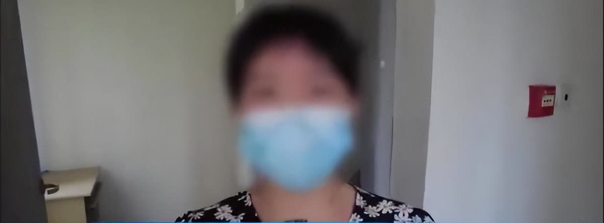 “太狗血了！”湖北武汉，一女子洗完澡光着上身躺在床上休息，却不料，一名陌生男子突