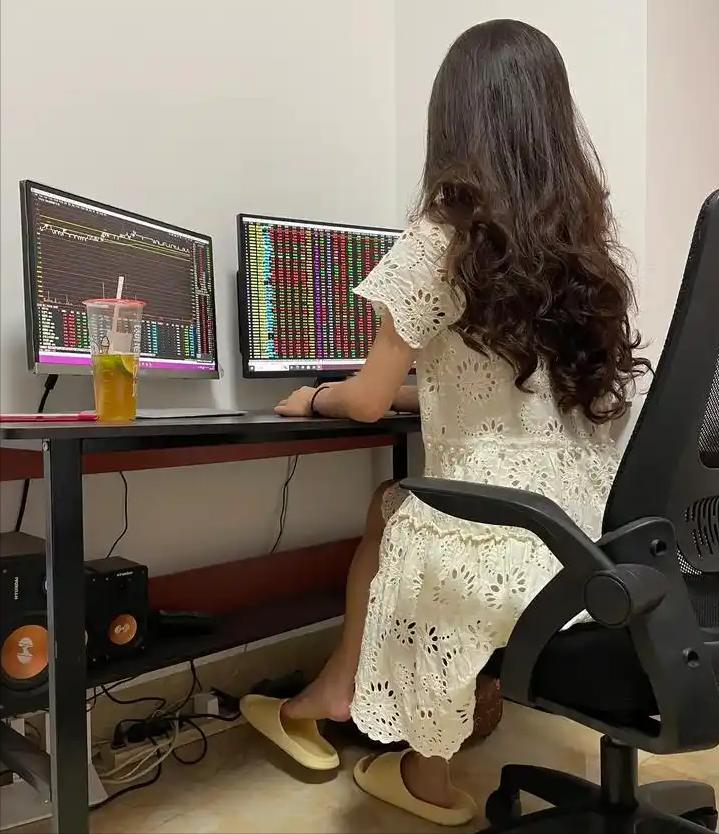 主力最头疼的，就是这种女股民跌10%，她眼都不眨一下。砸20%，她也不会动。
