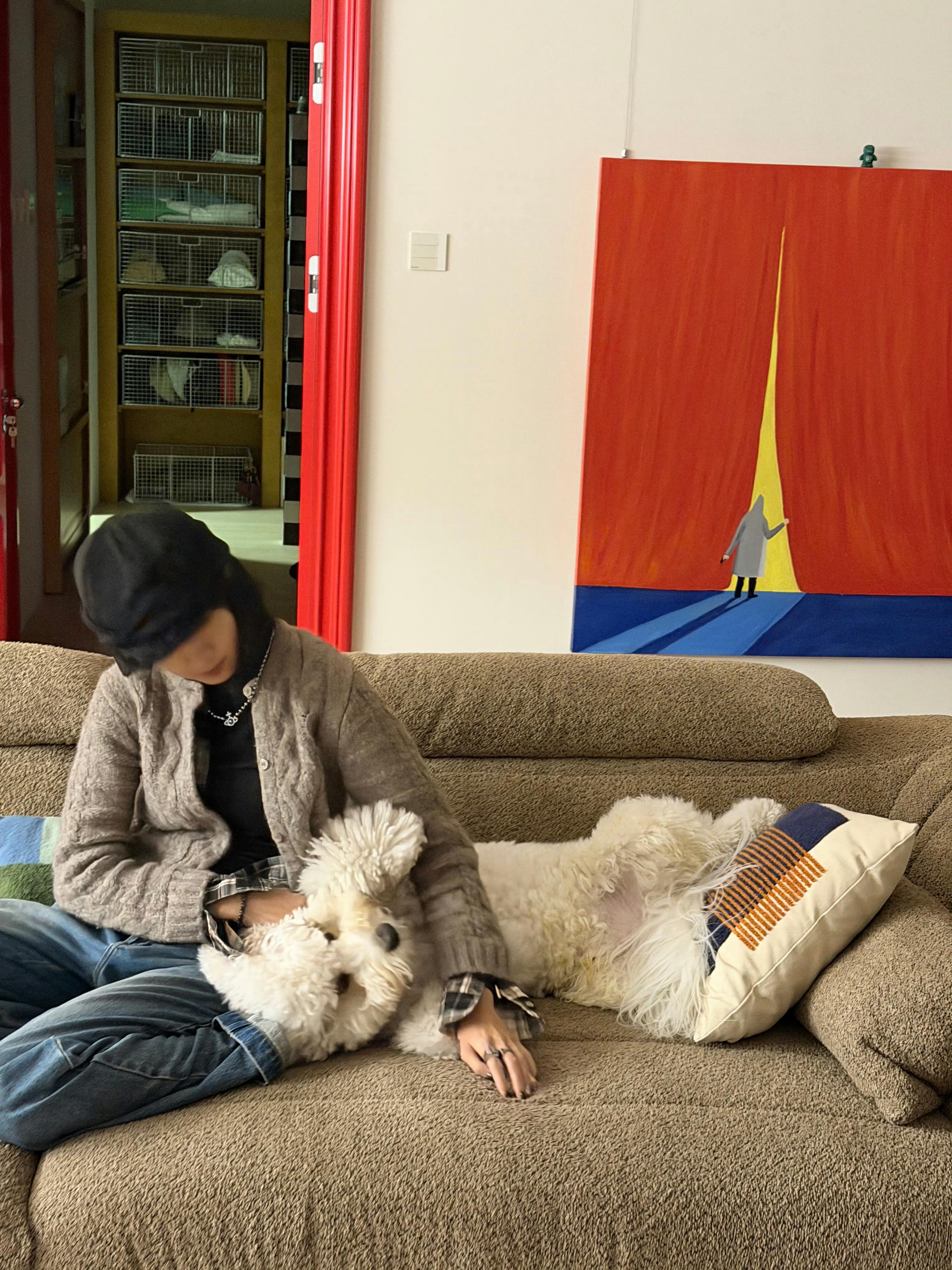 庄达菲日常照分享分享日常和小狗在一起就是舒服又放松呀，让人看了好治愈那么问题来