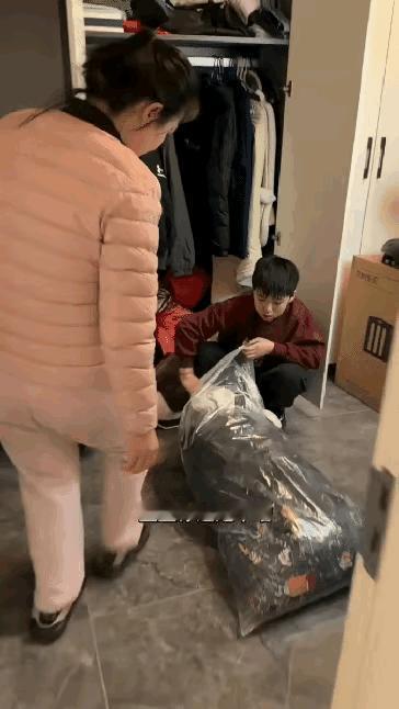 看哭了！江苏一位妈妈撞见11岁儿子收拾衣物，第一反应以为孩子叛逆要离家，急忙追问