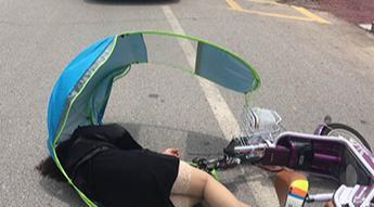 辽宁鞍山，陶某骑电动车和黄某小轿车撞了，交警判定黄某主责、陶某次责。黄某的保险有
