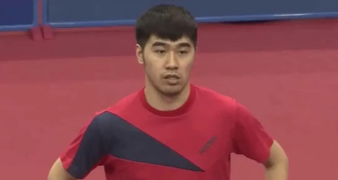 闫安，解释了！原来没想到在乒超联赛第二阶段比赛中出现了争议的一幕，那就是梁靖崑