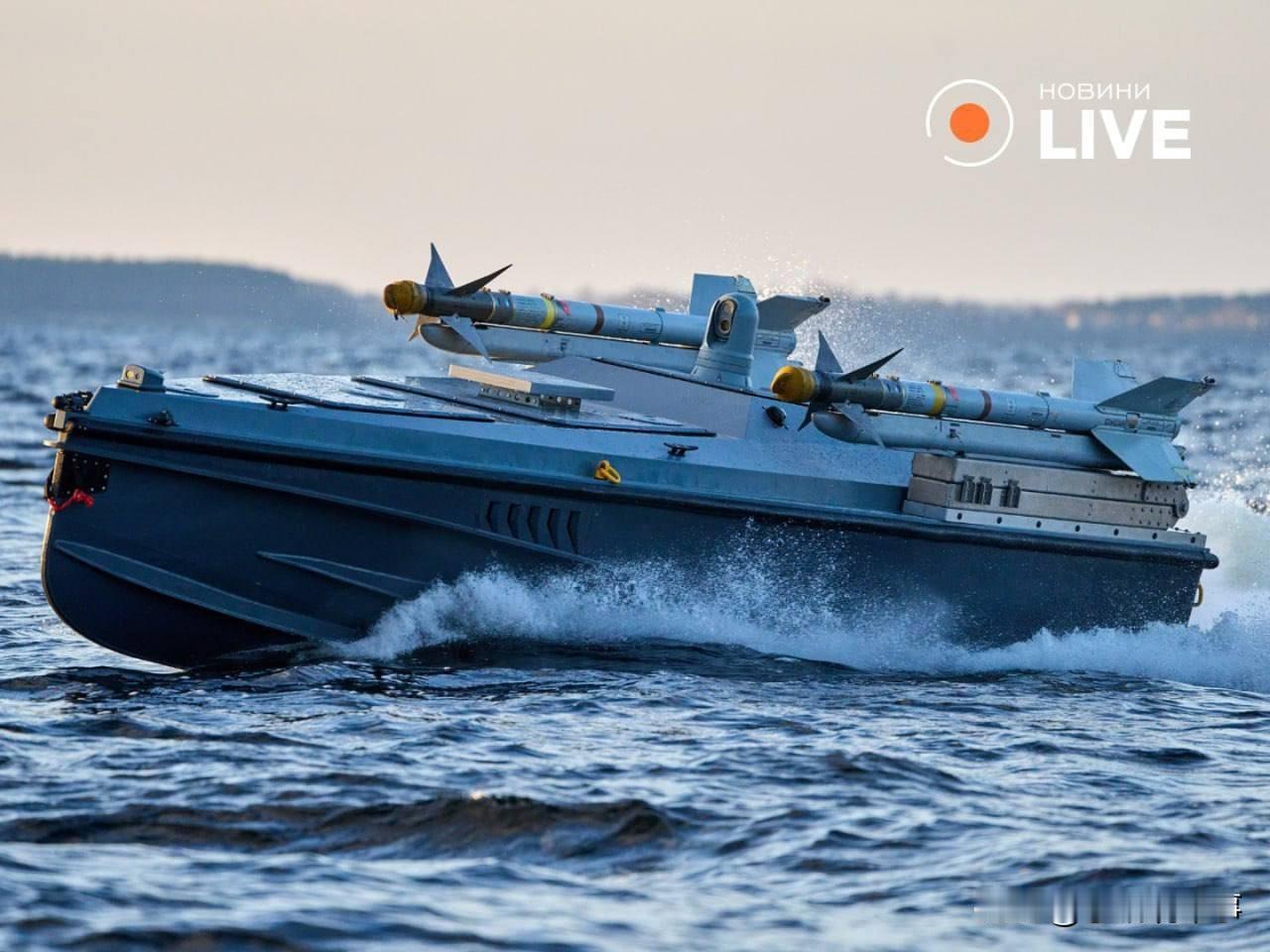 乌军MaguraV7无人艇配备美制AIM-9“响尾蛇”空空导弹的画面。乌军