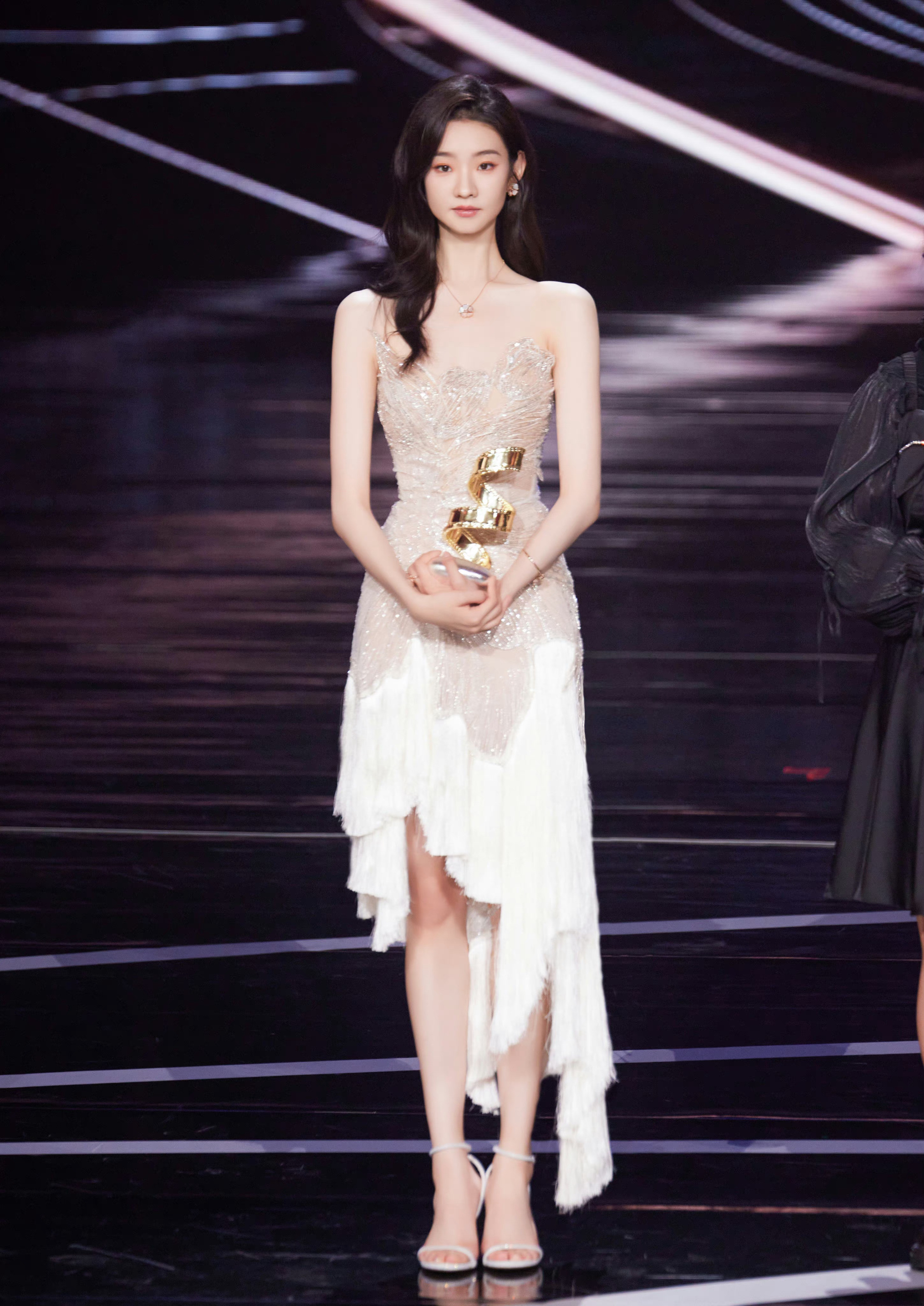 张艺凡这次是101不是303了期待张艺凡演绎角色张晗，期待电影《101金库》🎥