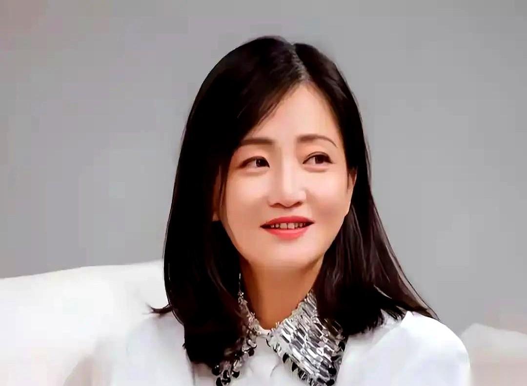 半夜跑去照顾出车祸的前任，一陪就是好几天。老公没吵没闹，就一句：我放你走。十