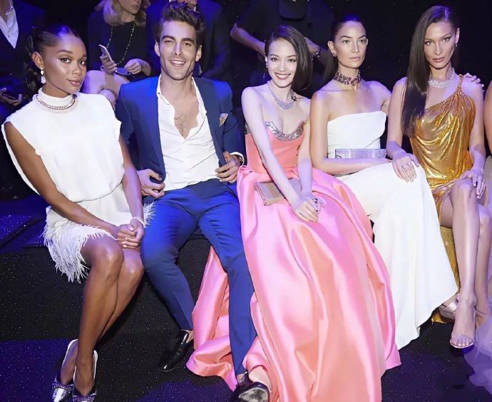 为什么我们的女明星都比白人还要白，是涂抹的粉太多了，还是白人实际上没有我们想象中