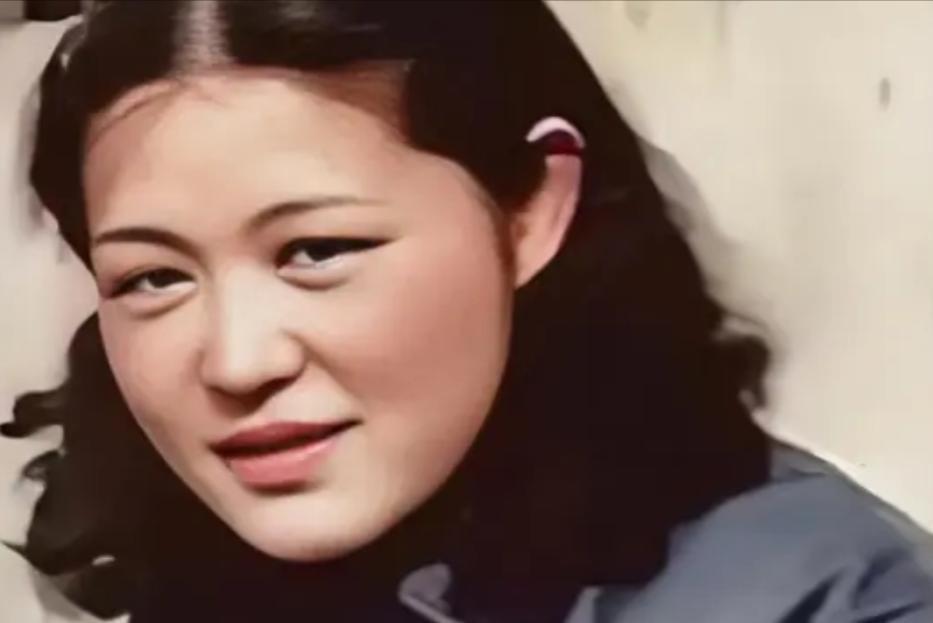 她是“延安第一美女”，曾在1937年与贺子珍发生冲突，多次申请入党被拒，她的结局