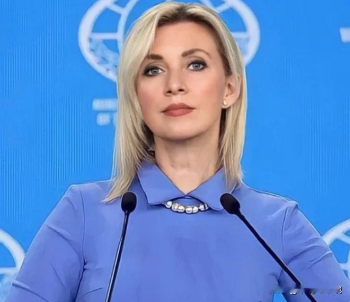 扎哈罗娃火力全开！当场戳穿日本记者双标，现场画面大快人心