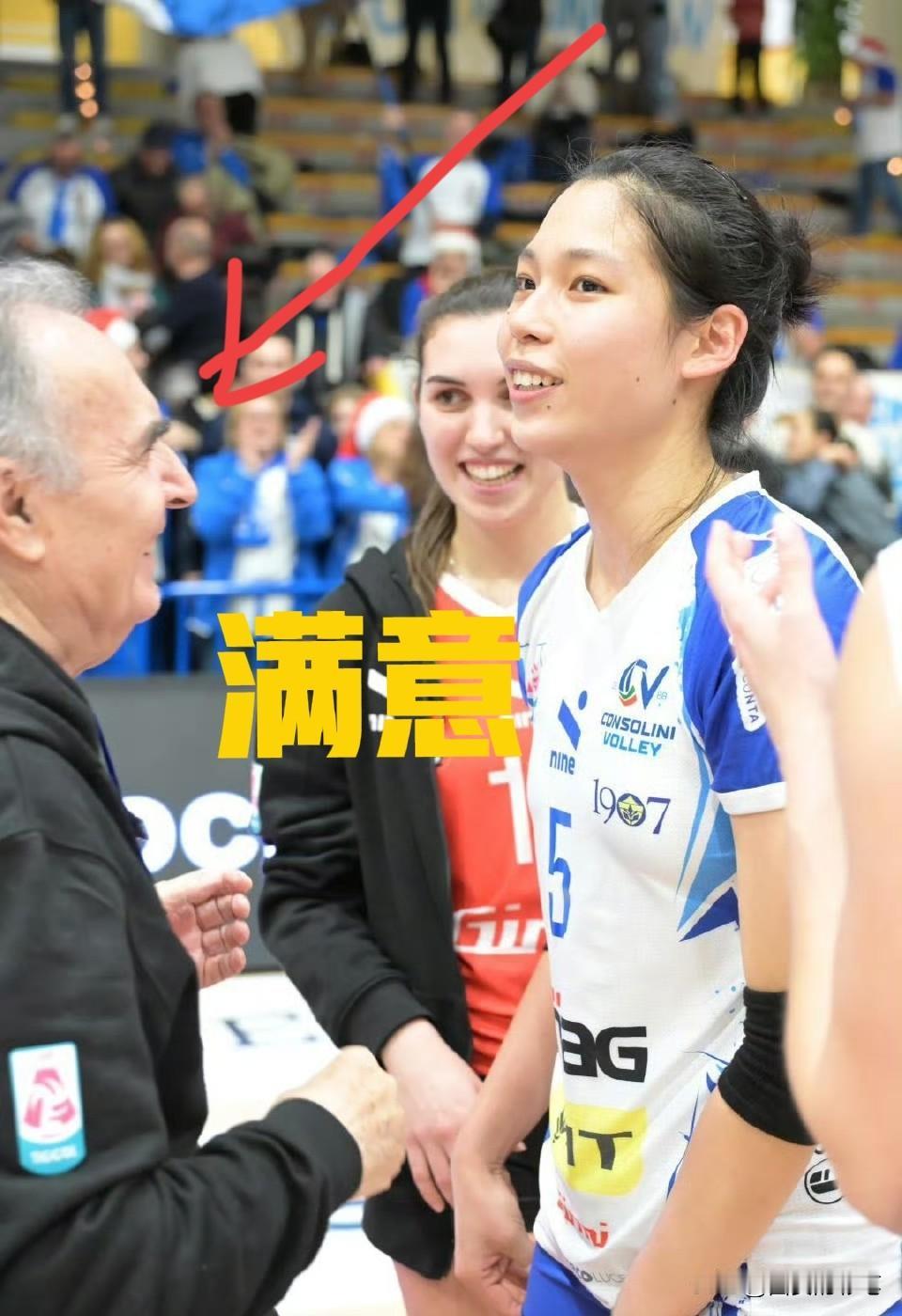 庄宇珊，这场巨星级表现，配得上MVP！一起看看瞧，俱乐部人员开心地望着庄宇珊，