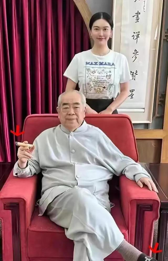 大画家范曾遇到顶级杀猪盘了！这事儿听着就像电视剧里才有的剧情，可偏偏就发生在了现