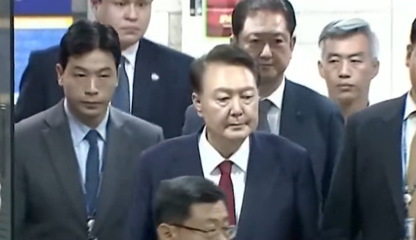 尹锡悦的悲剧：选错边，输掉一切尹锡悦咋变成这样了？面黄肌