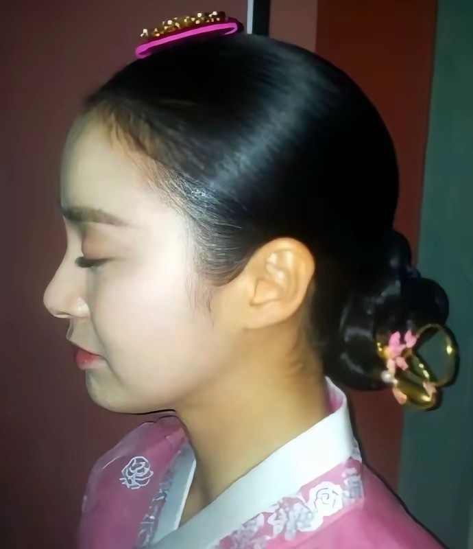金泰熙不仅脸长得美，连后脑勺也长得这么好​​​