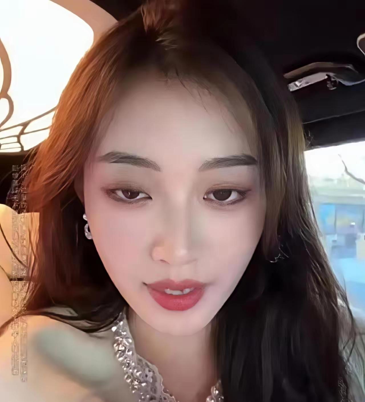 邯郸有个女的，为了见网友，开车六个小时去太原，只为了见一面。见面后两人又是抱在一