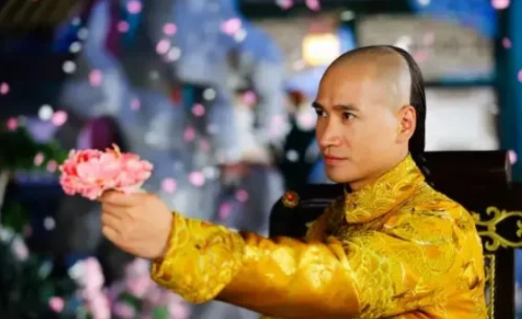 乾隆陪太后闲聊后，为何痛骂太监宫女？