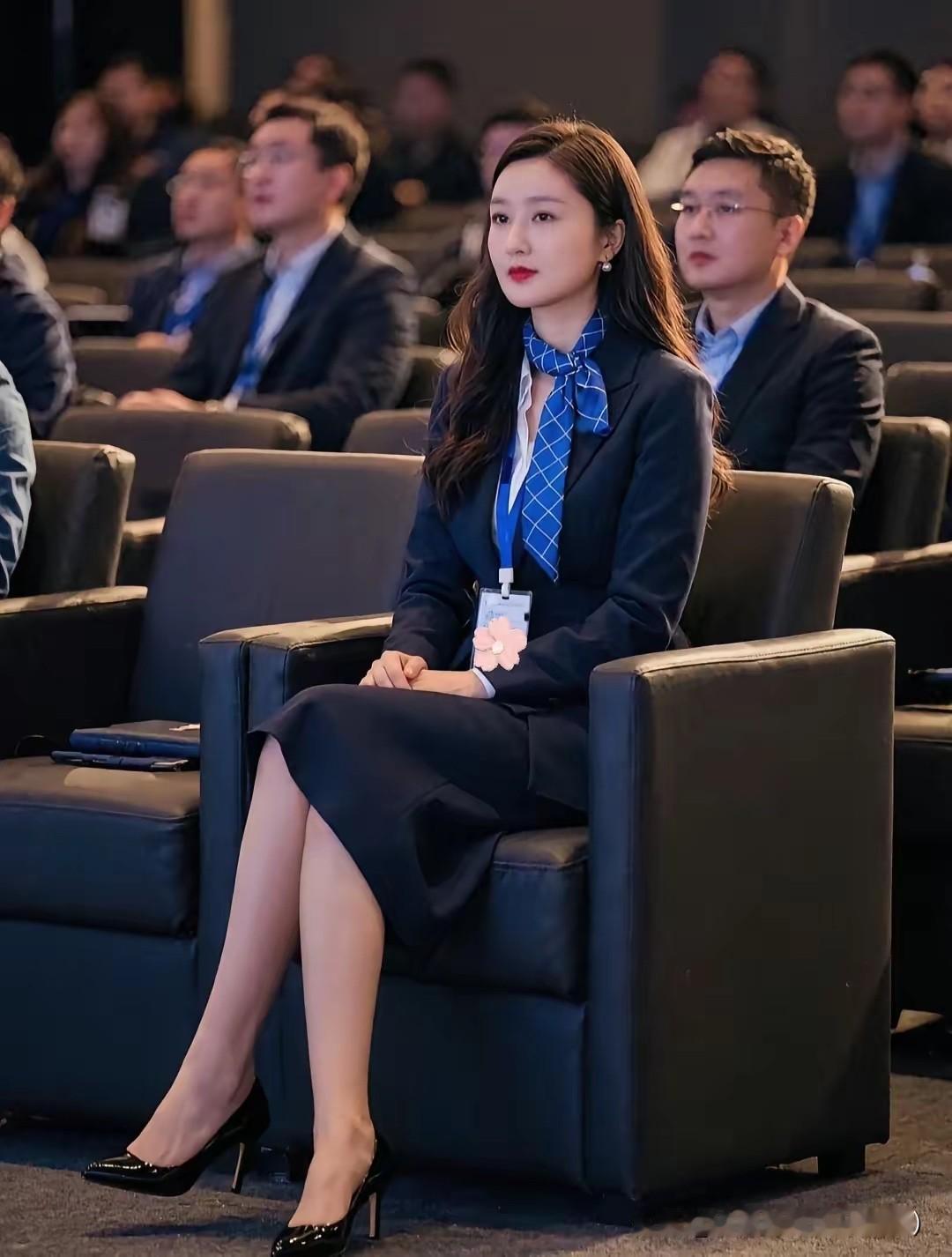 谁懂啊！职场里的优雅，真的藏在细节里。高级感穿搭