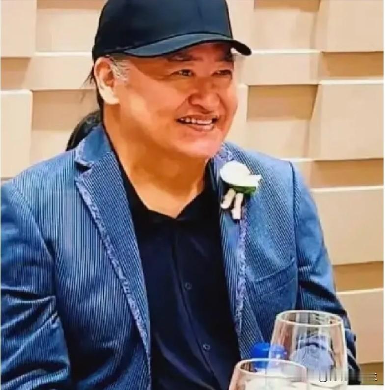 一个拥有顶尖医疗资源、在北京生活并工作了数十年的知名音乐人，人生几年却将住所搬到