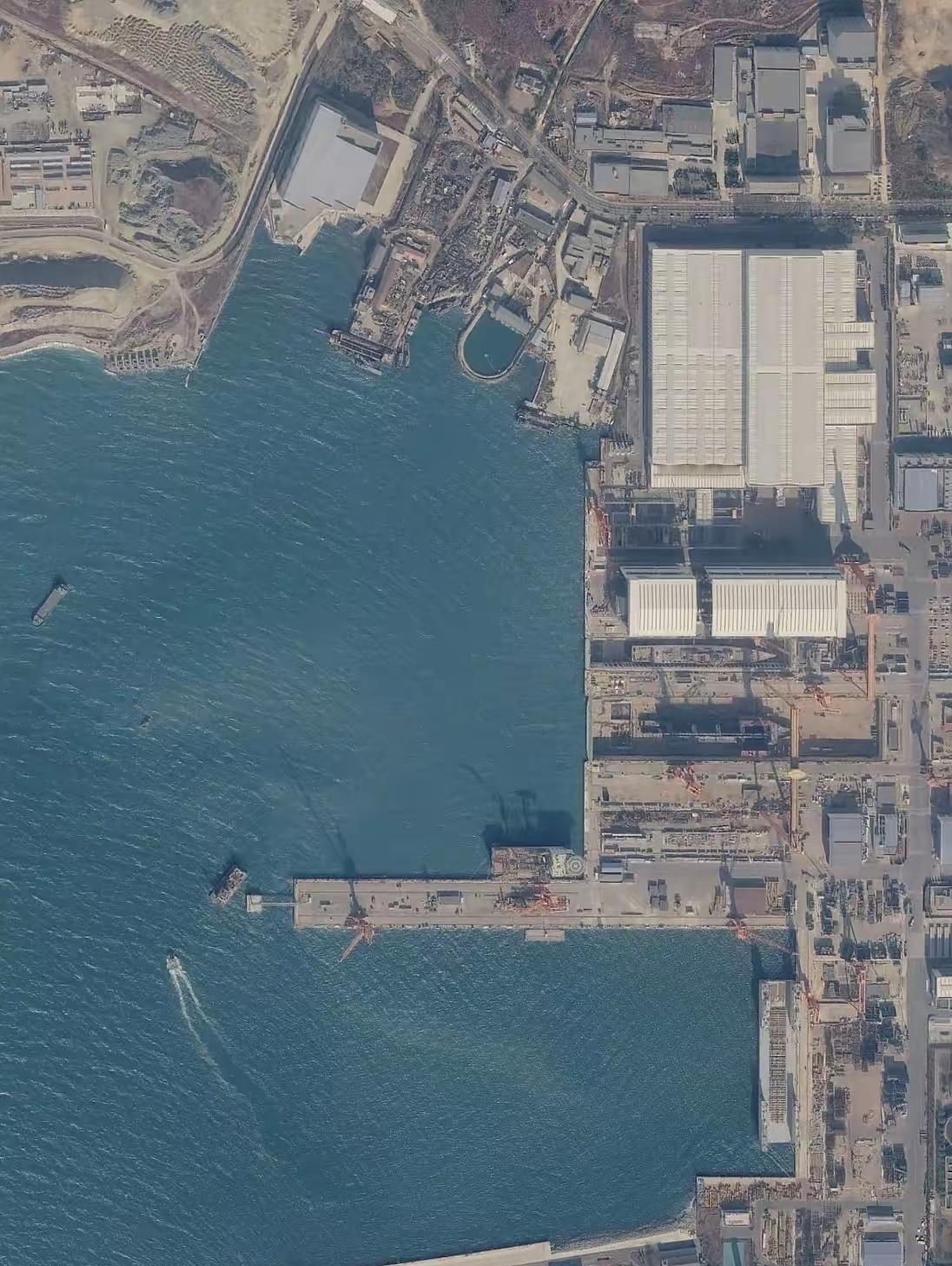 达利安造船厂更新啦！应该是第14艘吧。第二批9号10号已经在某军港码头，猜测已经