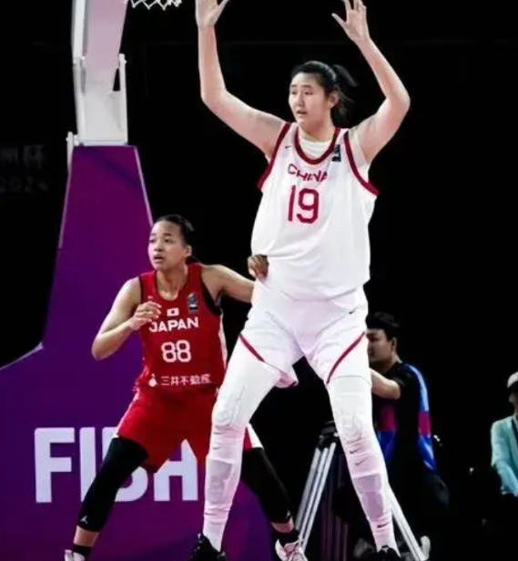 中国女篮以101比66大胜韩国，获得2025年女篮亚洲杯季军。这场比赛是中国女