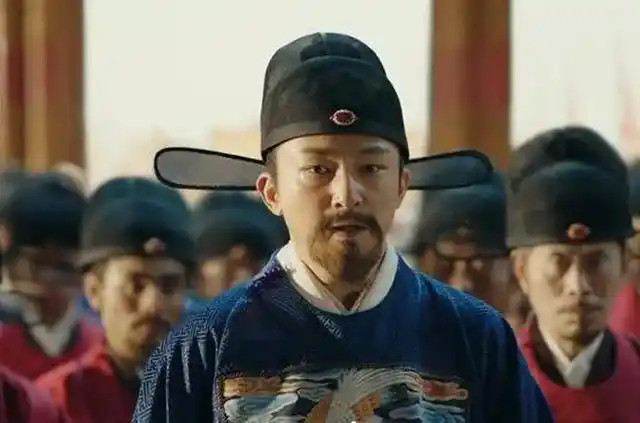 于谦遇害二十一年后，明宪宗朱见深召见曾参与北京保卫战的老臣周能，问起一桩心中的疑