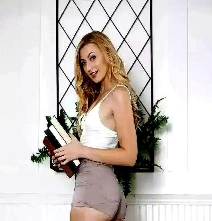 听个爽文：女主拍过80部成人片，转身进南加大上课记笔记，毕业就拉队伍开公司，拿下