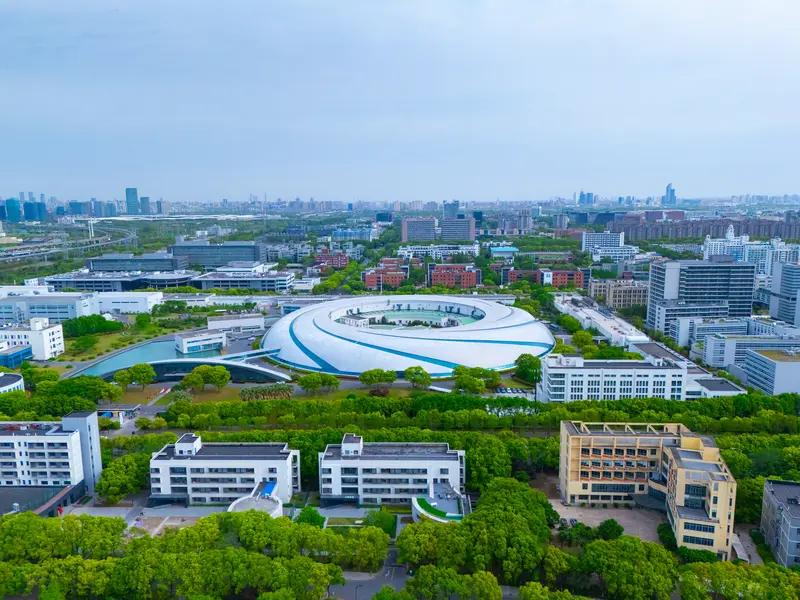 中国科学家借助太赫兹技术，在实验室成功制造出球状闪电，也就是滚地雷。这一全球首创