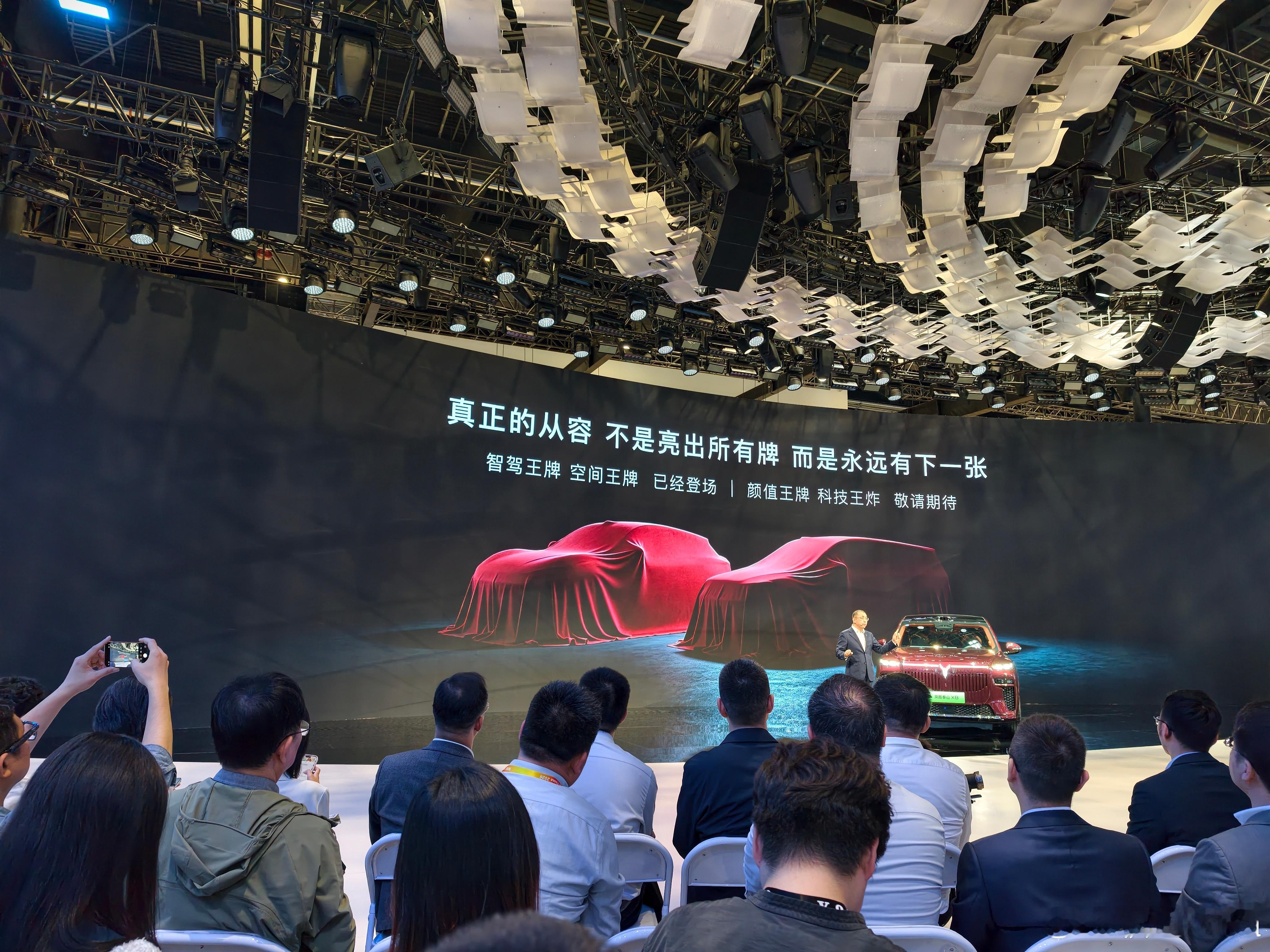 岚图未来两个产品：一款是比岚图梦想家更小的MPV，带激光雷达，车长在5.1米左右