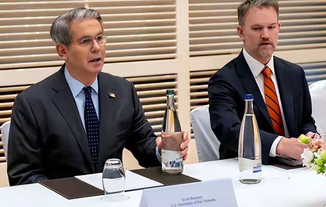 中美会谈结束,特朗普表态,美财长:中国稀土限制,将推迟一年10月26日下午