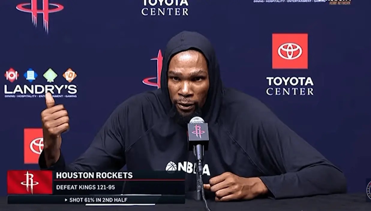 杜兰特接受了记者采访，谈到差4分就可以达成31000得分大关：“历史上只有八个人