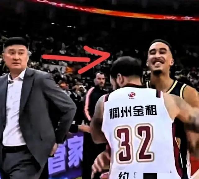 在中国打工！广东外援奎因无意中犯了一个职场大忌，主场主队被约克3分绝杀，1分落败